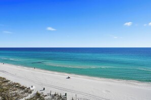 On the beach - Crystal Dunes 601 4BR Penthouse w/ an effortless walk to the beach! (Destin)