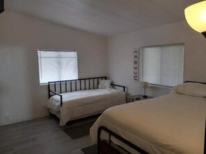 2 bedrooms, desk, iron/ironing board, free WiFi