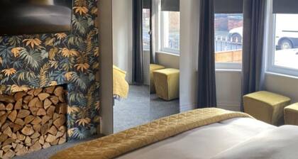 Refurbished 3 Bed House in Manchester