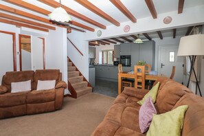 Living area - Acorn Cottage (Newton Abbot)