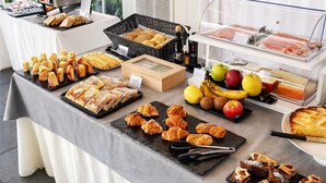 Sudah termasuk sarapan lengkap setiap hari