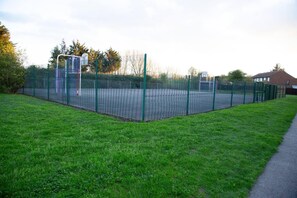 Talo | Urheilukenttä