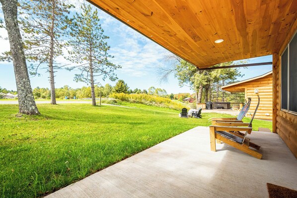 House (2 Bedrooms) | Property amenity - Base Camp (McHenry)