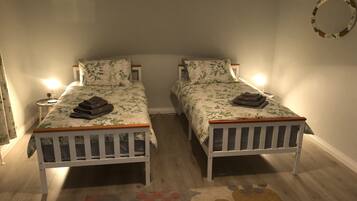 House | 4 bedrooms, iron/ironing board, free WiFi, bed sheets