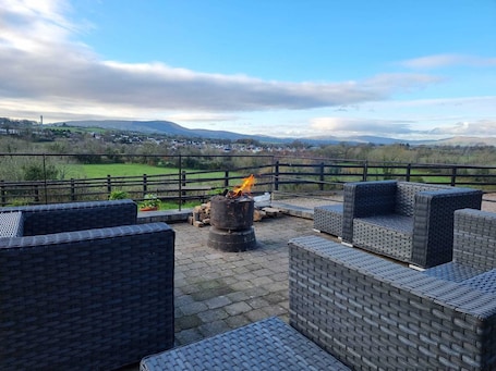 Northern Ireland Cozy Retreat With 4 Bedrooms