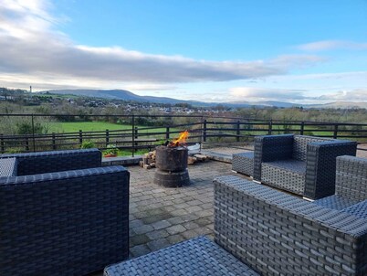 Northern Ireland Cozy Retreat With 4 Bedrooms