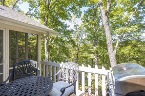 Outdoor dining - Deja Too - Three Bedroom House, Sleeps 10 (Osage Beach)