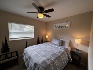 2 habitaciones, caja de seguridad en la habitación, escritorio y cunas 