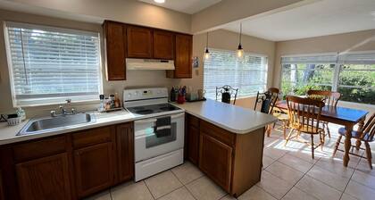 Escape to our Cozy Home with Crystal-Clear Springs and Trails