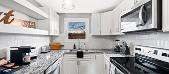 Lovely Family sized 3 bedroom Colonial home, close to restaurant.