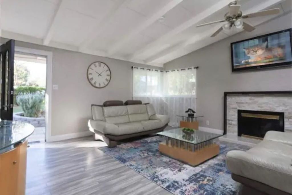 Charming Santa Clarita Home Near Six Flags