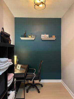 Interior - Stunning 1+1 BR DT w/parking (Toronto)