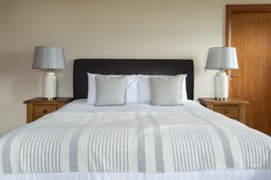 5 chambres, lit parapluie, Wi-Fi, draps fournis