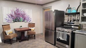 Coffee/tea maker, fridge, microwave, oven - Downtown Cozy Getaway (Fort Smith)
