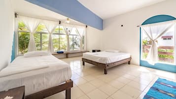 Classic Triple Room | Desk, free WiFi