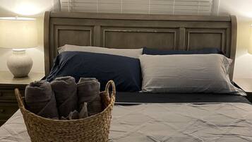 2 bedrooms, desk, iron/ironing board, WiFi