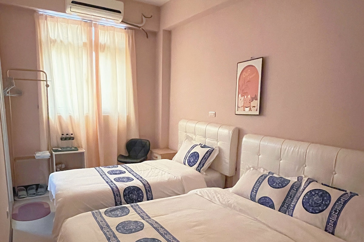 Comfort Triple Room | 1 bedroom, desk, laptop workspace, blackout drapes