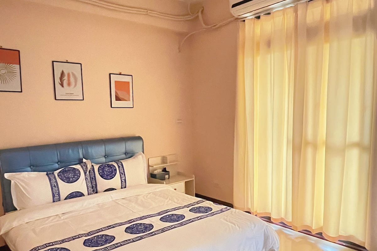 Comfort Double Room | 1 bedroom, desk, laptop workspace, blackout drapes