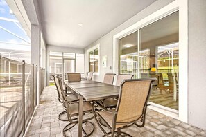 Outdoor dining - Gather Your Crew | This villa is perfect! (Davenport)