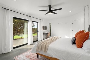 4 bedrooms, memory foam beds, desk, blackout drapes - Luxury Grand Canyon Basecamp • 40 min to South Rim (Williams)