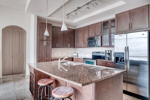 Fridge, microwave, oven, stovetop - Sunlit Downtown 2BR w/ Gym, W/D & Deck, nr Town Lake Park, by Blueground (Austin)