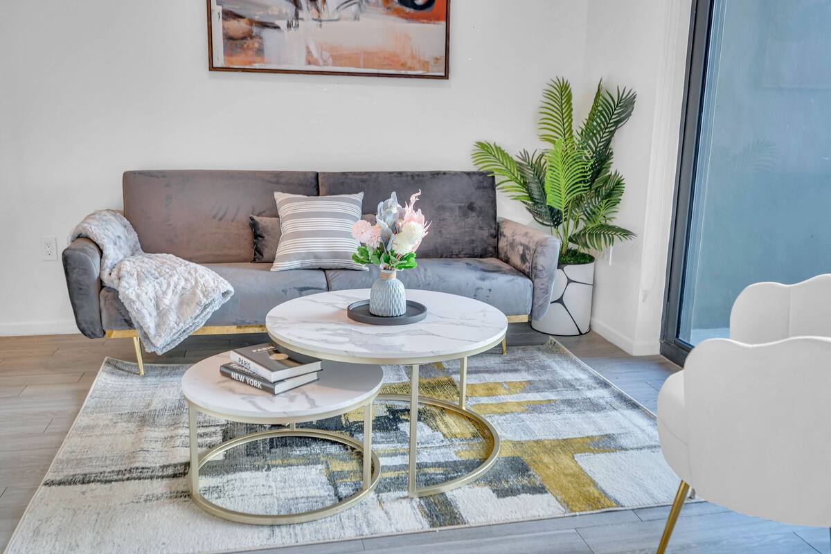 Apartemen Junior | Area keluarga | Smart TV 50-inci dengan saluran TV digital, TV, dan Netflix