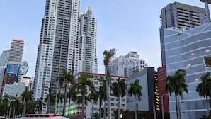 Unclassified image, 5 of 20, button - LA Experience (Miami)