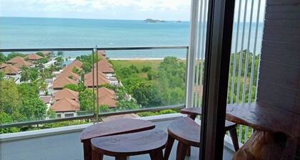 Nice Seaview Condo, Private Beach
