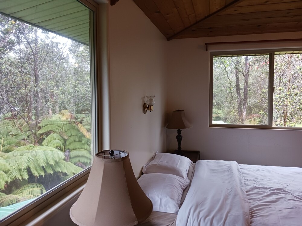 Tree house in Volcano rainforest - Volcano | Vrbo