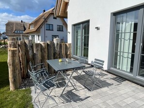 Unclassified image, 4 of 47, button