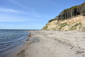 Unclassified image, 2 of 47, button