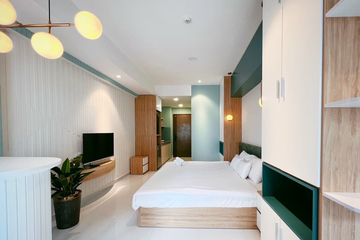 Standard Studio | 2 bedrooms, individually decorated, individually furnished, desk