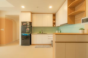 Deluxe Apartment | Private kitchen | Fridge, microwave, stovetop, rice cooker