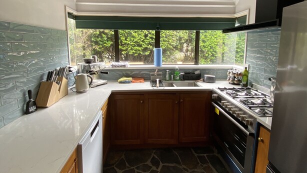Unclassified image, 1 of 9, button - Young B&B (Rotorua)