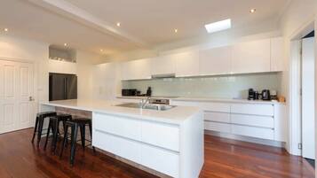 Basic House, Multiple Beds | Private kitchen