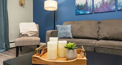 Azure Suite Walkable Old Town Condo w/ Park View