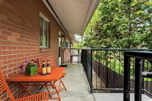 Condo, Multiple Beds, Patio, Garden View (220 Peterson St Unit 5) | Outdoor dining
