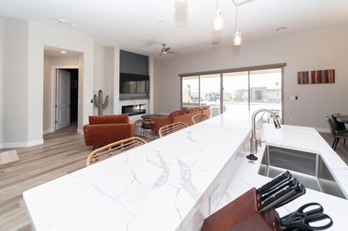Mesquite Retreat with great patio, pool, and putting green!