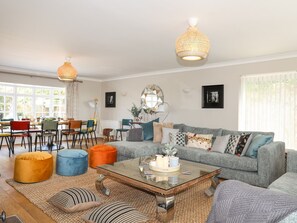 Interior - Y Goedwig (Ty Croes)