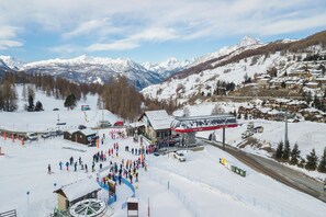 Snow and ski sports - Teleo 103 Ski In - Ski Out 50m, Sestriere, Italy (Sestriere)
