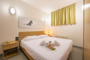 1 bedroom, bed sheets - Teleo 104 Ski In - Ski Out 50m, Sestriere, Italy (Sestriere)
