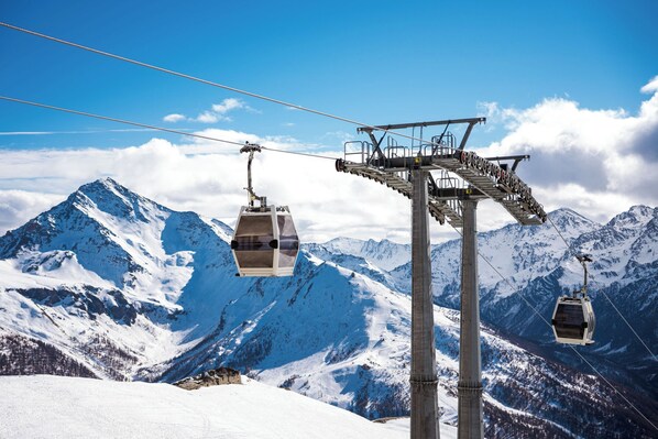 Snow and ski sports - Teleo 105 Ski In - Ski Out 50m, Sestriere, Italy (Sestriere)