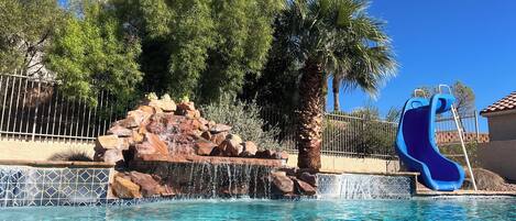 Piscine extérieure, piscine chauffée