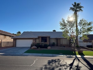 Exterior - Beautiful house with pool and hot tub! (Mesquite)