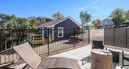 The Southern Sapphire: A Cozy Lake View Getaway