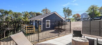 The Southern Sapphire: A Cozy Lake View Getaway