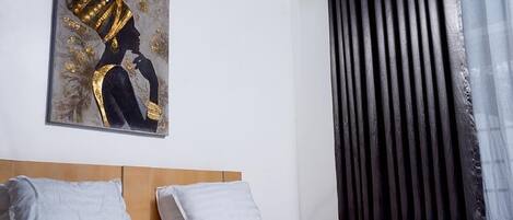 Executive Studio Suite | Individually decorated, individually furnished, iron/ironing board