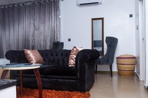 42-inch LCD TV with cable channels, TV - The GoodHouse Rhythm and Blues (Port Harcourt)