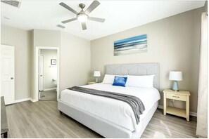 4 habitaciones, escritorio y tabla de planchar con plancha 