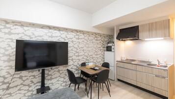 Design Apartment, 1 Bedroom | Laptop workspace, blackout curtains, iron/ironing board, free WiFi